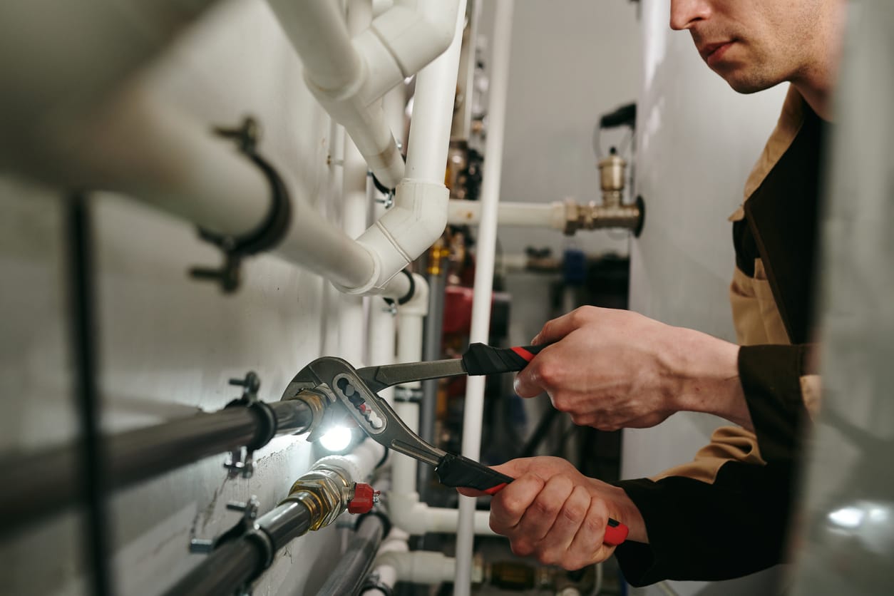 Plumbers maintaining commercial plumbing pipes in Fort Lauderdale